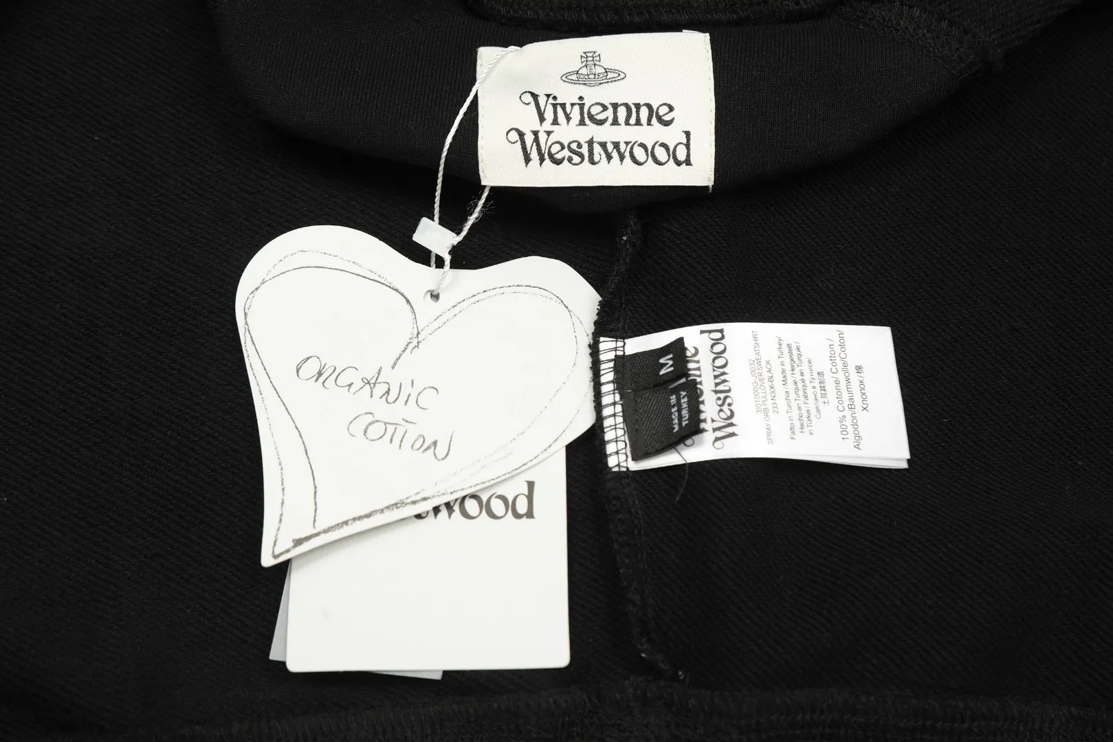 VIVI70# "Exclusive hot style" vivienne west wood West Queen Vivienne Saturn classic winning round neck sweatshirt 2024 top hot style No need to say more, directly open the details YB mold opening Correct overlock neckline details ⚠️The authentic product is the overlock threaded collar without a collar strip. Our family only makes the right version. We are careful to make sure that the first release of the Queen Mother on the whole network is correct. The full range of correct accessories and every detail is completely restored. Straight up to full Size: XS-L